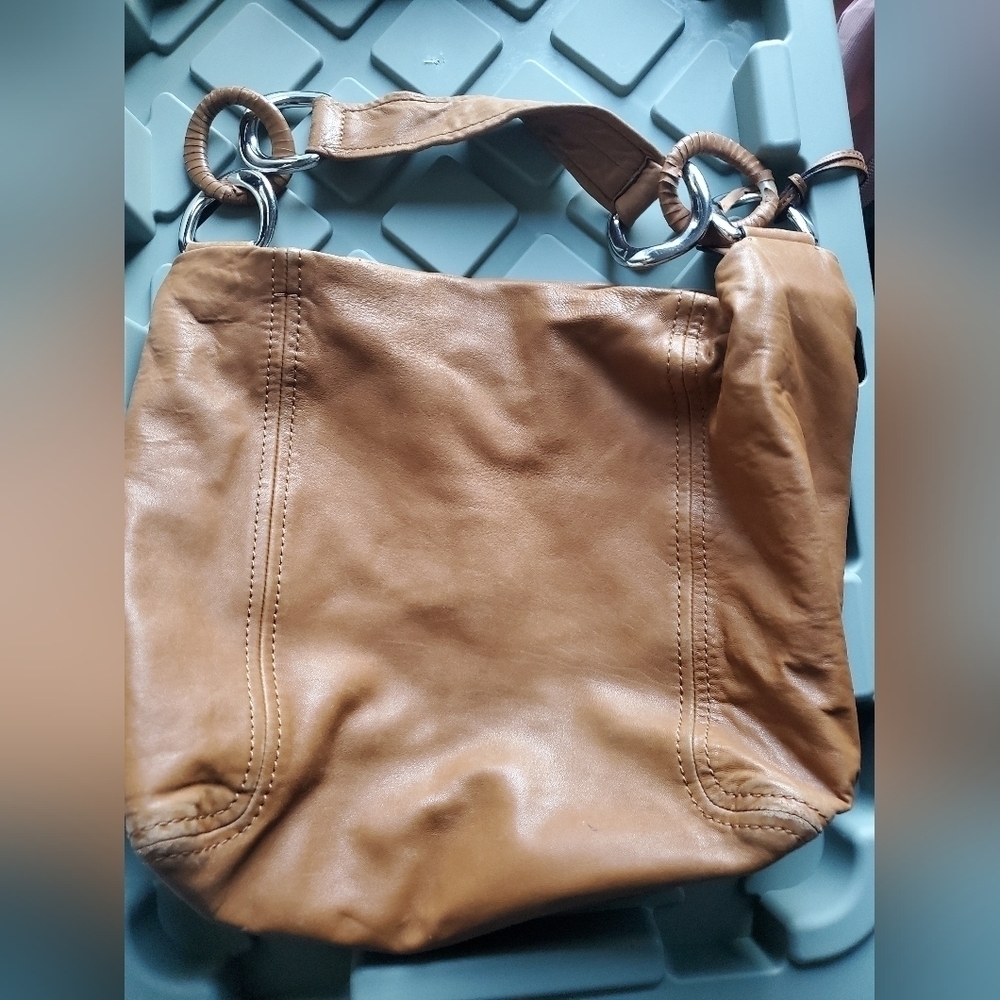 Michael kors buttery soft leather shoulder bag. - Picture 9 of 10